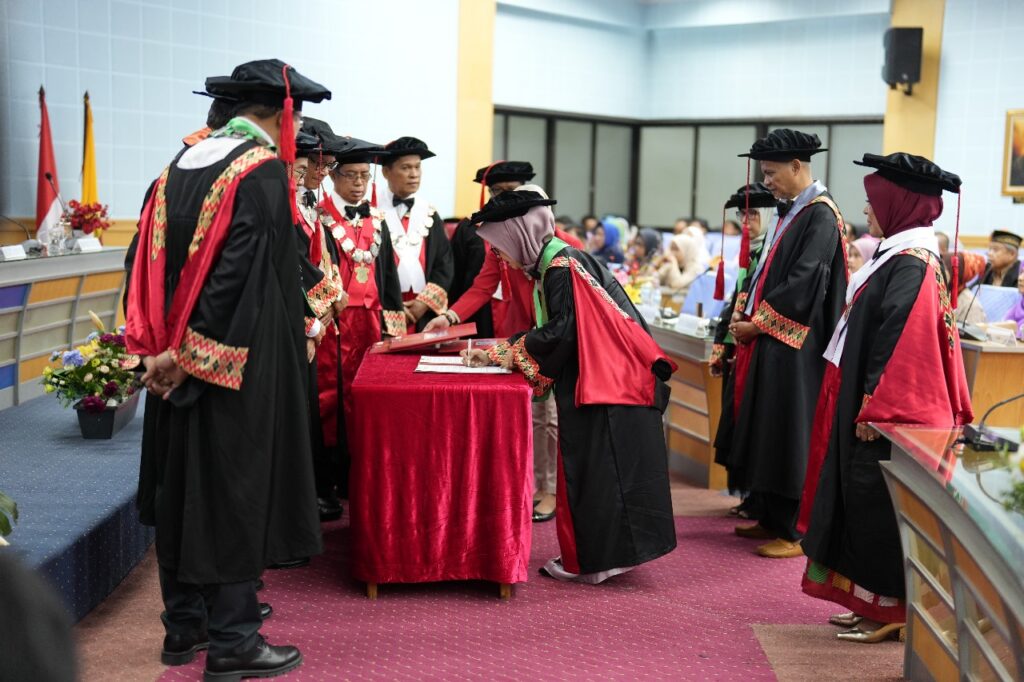 Pengukuhan Empat Guru Besar Baru Unhas Lintas Bidang Ilmu