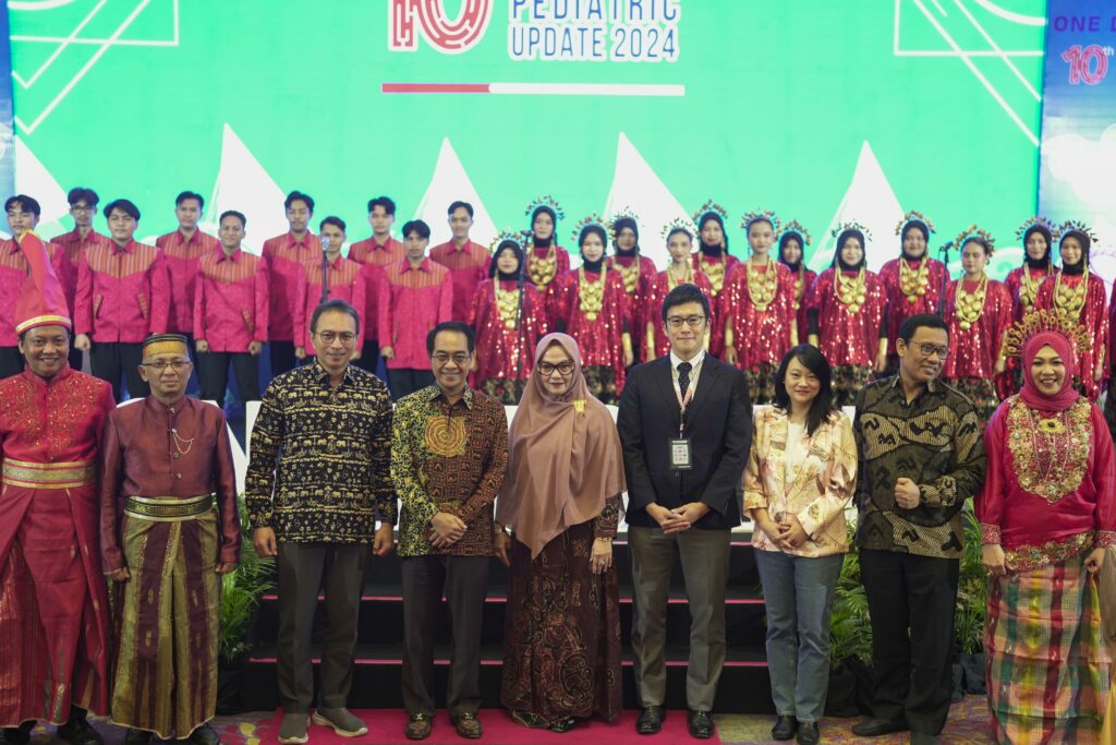 Rektor Unhas Bahas Tantangan Kesehatan Anak dalam 10th Makassar Pediatric Update 2024