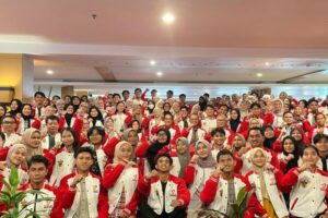 Rektor Unhas Lepas 38 Tim PKM Berlaga di Pimnas 37, Unair