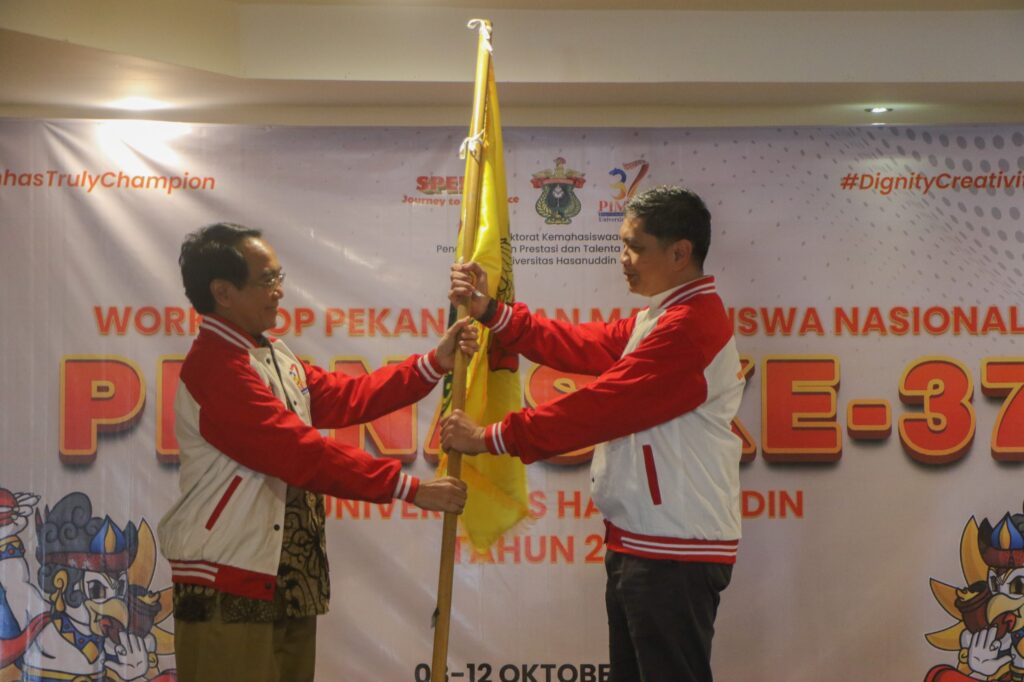 Rektor Unhas Lepas 38 Tim PKM Berlaga di Pimnas 37, Unair