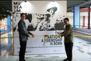 Unhas Kerjasama Konjen Australia Hadirkan Pameran “Two Nations A friendship is Born”
