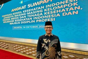 WR I Unhas Dilantik sebagai Ketua Kolegium Bedah Mulut dan Maksilofasial Indonesia