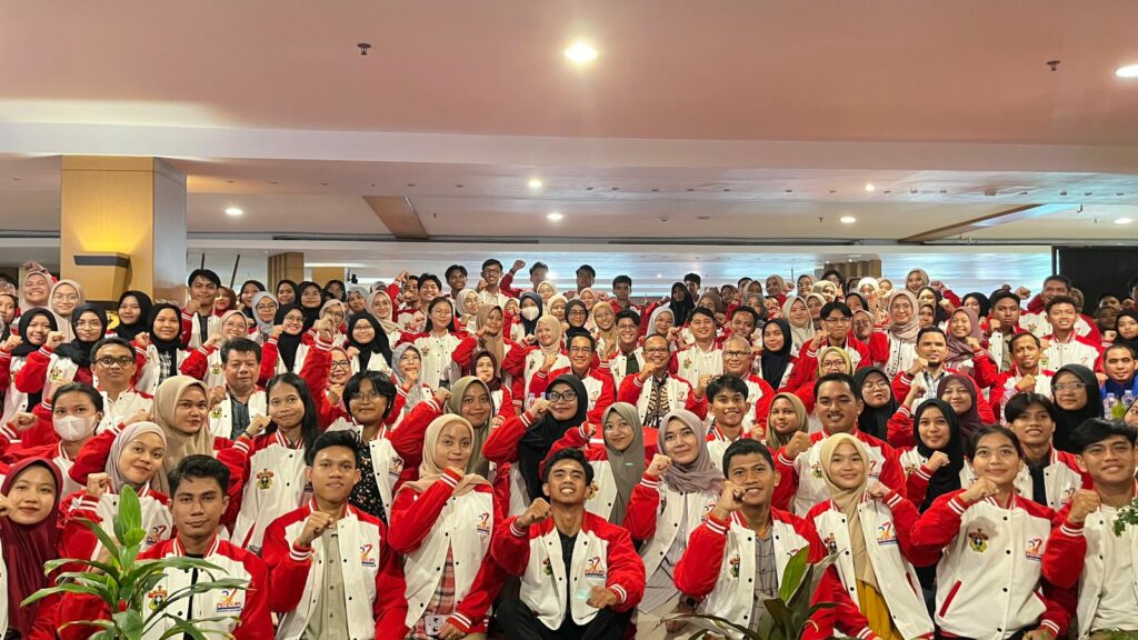 Rektor Unhas Lepas 38 Tim PKM Berlaga di Pimnas 37, Unair