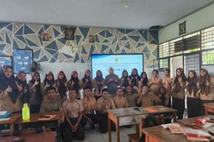 Dosen Unhas Sosialisasikan Energi Baru Terbarukan untuk Siswa SMA di Biringkanaya Makassar