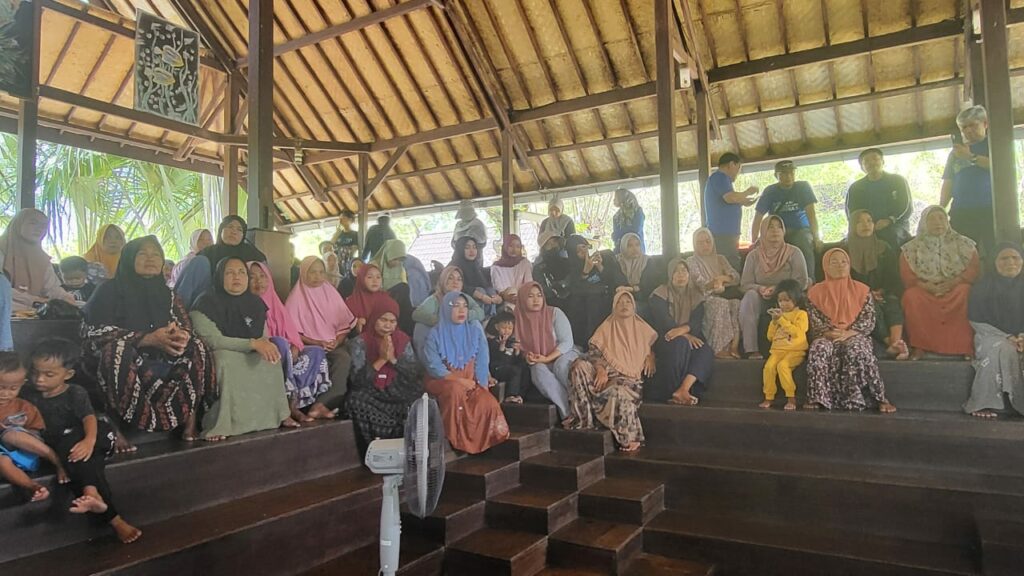 Ilmu Kelautan Unhas Penyuluhan Pencemaran Plastik dan Domestikasi Rumput Laut di PPLH Puntondo, Kab. Takalar