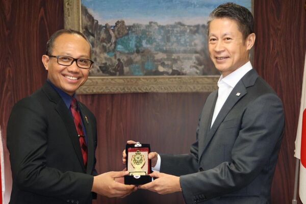WR 1 Unhas Jalin Kerja Sama Bidang Pendidikan dengan Gubernur Hiroshima, Jepang