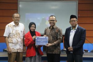 IMIP Serahkan Beasiswa kepada 27 Mahasiswa Unhas