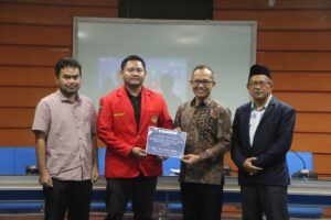 IMIP Serahkan Beasiswa kepada 27 Mahasiswa Unhas