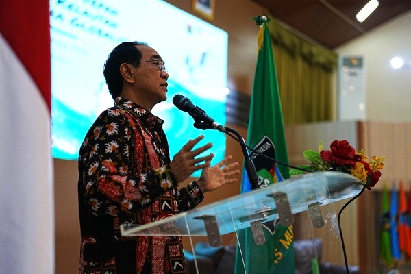 Jadi Narasumber di UMI, Rektor Unhas Paparkan Tantangan dan Masa Depan Sektor Perikanan Kelautan Era Globalisasi