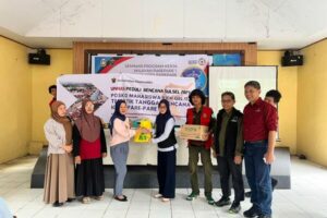 KKN Tematik Unhas Salurkan Bantuan untuk Warga Terdampak Banjir di Parepare