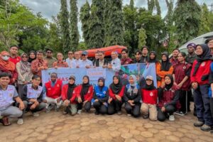 Peduli Bencana Banjir Sulsel, Unhas Salurkan Bantuan untuk Warga Terdampak