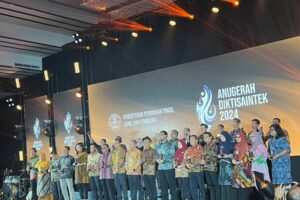 Unhas Raih 4 Penghargaan Bergengsi Anugerah Diktisaintek 2024