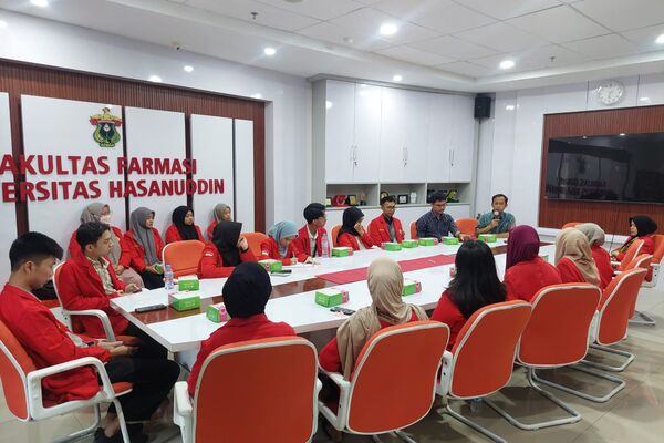 Pembekalan dan Pelepasan 20 Mahasiswa Farmasi Unhas untuk Program Outbound Student di Vietnam