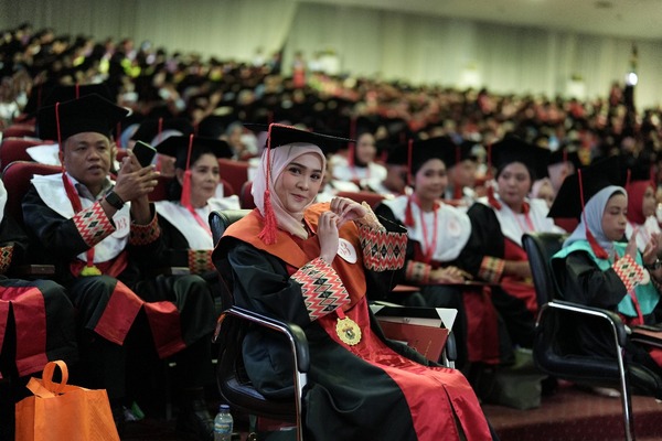 Perjalanan Inspiratif Andi Darin Athifa Mappareppa: Adaptasi, Dedikasi, dan Prestasi