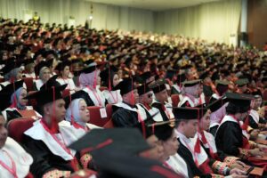 Unhas Wisuda 1.770 Lulusan, Rektor Kolaborasi Kunci Menghadapi Tantangan Global
