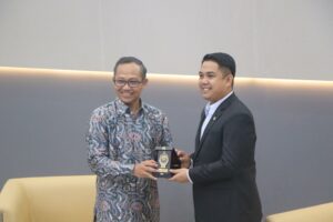 Wamen Pelindungan Pekerja Migran di Unhas, Ulas Peluang Karier Global dan Fenomena #Kaburajadulu