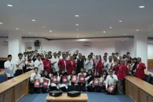 Unhas Serahkan SK Tenaga Harian dan Tenaga Magang, Rektor: Tingkatkan Kinerja, Beri Yang Terbaik