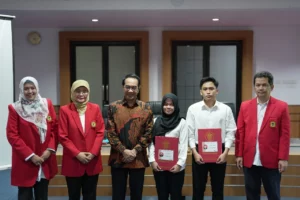 Unhas Serahkan SK Tenaga Harian dan Tenaga Magang, Rektor: Tingkatkan Kinerja, Beri Yang Terbaik