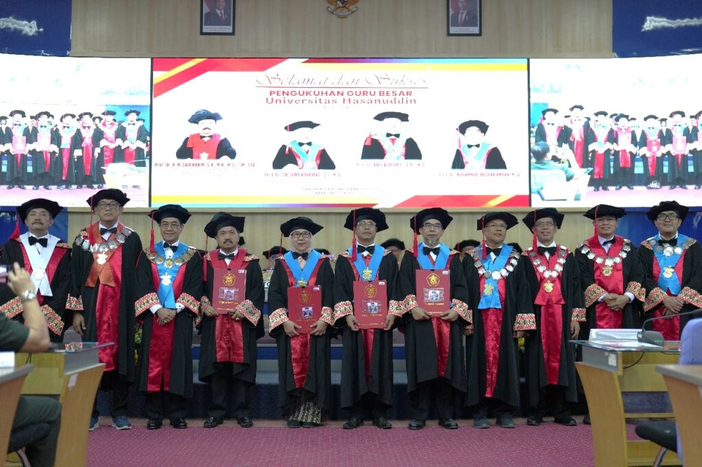 Lagi, Empat Guru Besar Baru Unhas Dikukuhkan