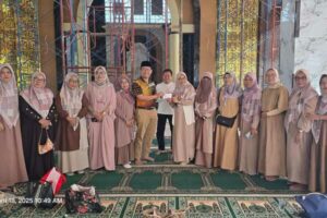 Ibu-ibu Alumni SMA 5 Makassar Bantu Pembangunan Masjid Al Aqsha Unhas