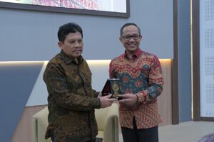 Kuliah Umum di Unhas, Dirut BPJS Kesehatan Bahas Investasi Kesehatan Generasi Emas