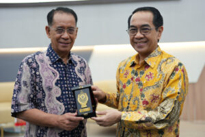 Kuliah Umum Rektor UICI di Unhas, Soroti Peran AI dan Ekonomi Hijau untuk Masa Depan Berkelanjutan