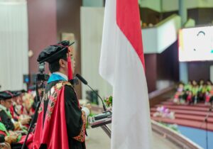 Periode Wisuda April, Rektor Unhas Alumni Harus bangga pada Almamater