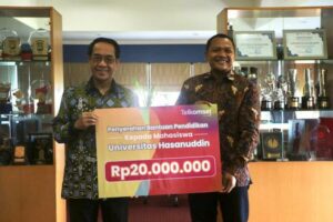 Telkomsel Serahkan Bantuan Pendidikan, Rektor Unhas Mahasiswa Tidak Boleh Putus Studi Karena Alasan Biaya