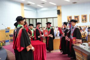 Isi Pidato Penerimaan Empat Guru Besar Unhas dalam Upacara Penerimaan oleh Senat Akademik