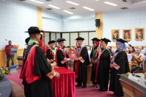 Isi Pidato Penerimaan Empat Guru Besar Unhas dalam Upacara Penerimaan oleh Senat Akademik