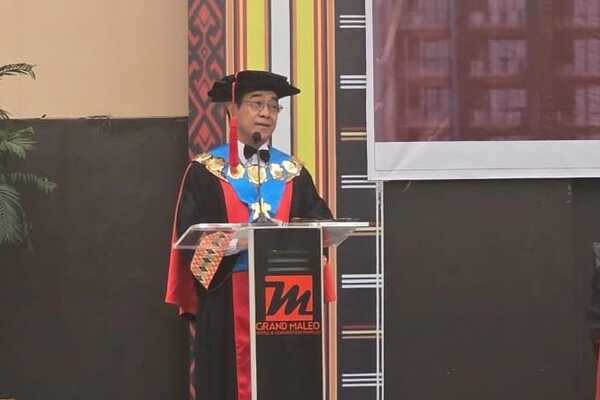 Orasi Ilmiah Rektor Unhas pada Wisuda Universitas Wallacea Pelestarian dan Inovasi Berbasis Lokalitas