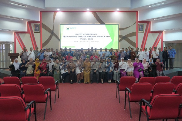 Rapat Koordinasi Target Kinerja Triwulan I 2025, Rektor Tegaskan Komitmen Menuju World Class University