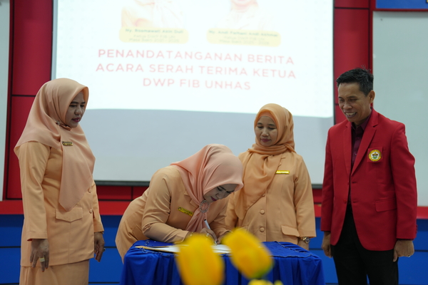 Serah Terima Jabatan Ketua DWP FIB Unhas, Wujud Regenerasi dan Kebersamaan dalam Nuansa Kekeluargaan (4)