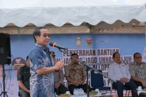 Serahkan Bantuan Benih dan Bibit Hasil Inovasi Unhas, Rektor Wujud Dukungan untuk Kemandirian Pangan