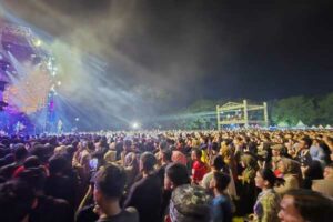 Sukses Gelar Konser Kebangsaan, Sepuluh Ribuan Penonton Hadir di Unhas