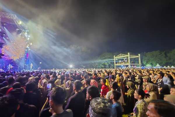 Sukses Gelar Konser Kebangsaan, Sepuluh Ribuan Penonton Hadir di Unhas