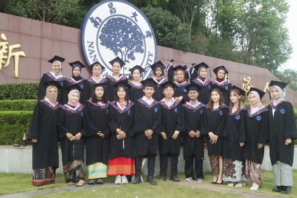 20 Mahasiswa Unhas Wisuda Joint Degree di Nanchang University, Tiongkok