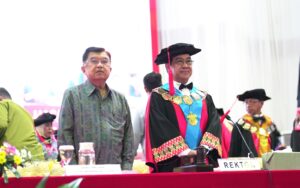 Wakil Presiden Jusuf Kalla Sampaikan Orasi Ilmiah dalam Prosesi Wisuda Unhas