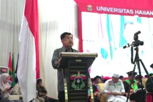 Wakil Presiden Jusuf Kalla Sampaikan Orasi Ilmiah dalam Prosesi Wisuda Unhas