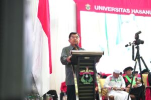 Wakil Presiden Jusuf Kalla Sampaikan Orasi Ilmiah dalam Prosesi Wisuda Unhas