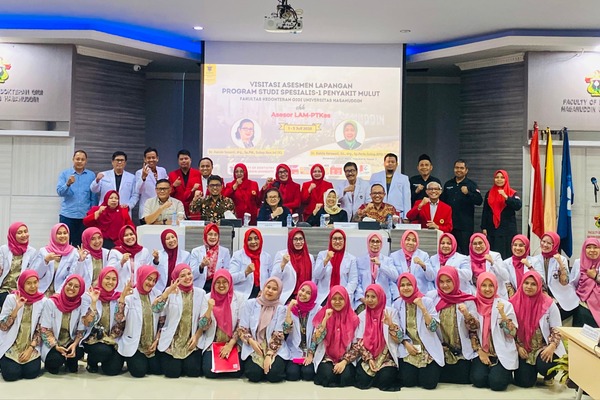 FKG Unhas Terima Kunjungan Asesor LAM-PTKes untuk Akreditasi Program Spesialis Penyakit Mulut