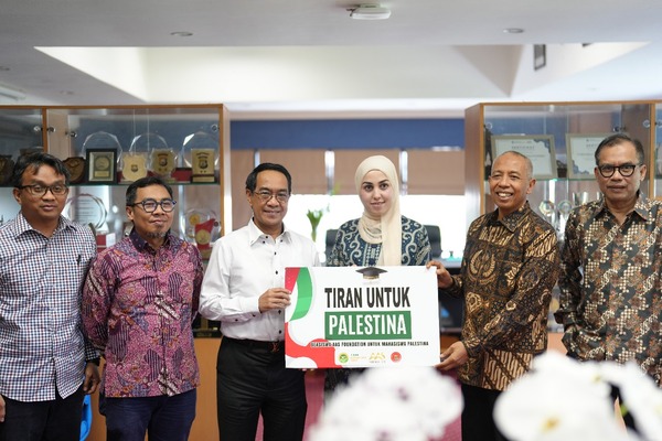 Melalui Unhas, AAS Foundation dan PT Tiran Group Serahkan Bantuan Beasiswa untuk Mahasiswa asal Palestina