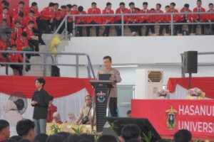 Kapolda Sulsel di PKKMB Unhas 2025 Mahasiswa Harus Jadi Pemain Utama Menuju Indonesia Emas 2045