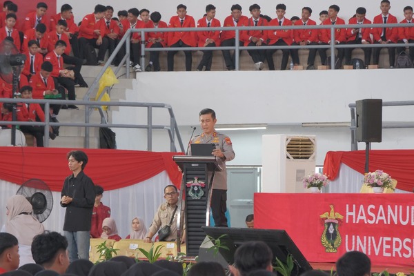Kapolda Sulsel di PKKMB Unhas 2025 Mahasiswa Harus Jadi Pemain Utama Menuju Indonesia Emas 2045