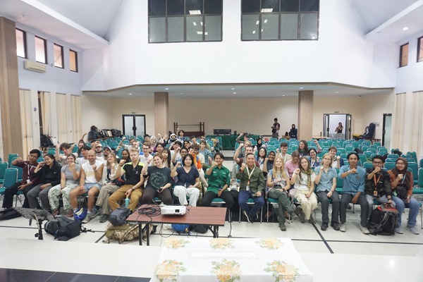 Peserta dari 21 Negara Hadiri Simposium Mahasiswa Kehutanan Internasional di Unhas