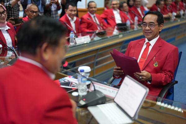 Prof. JJ Jadi Pendaftar Pertama Bakal Calon Rektor Unhas Periode 2026–2030