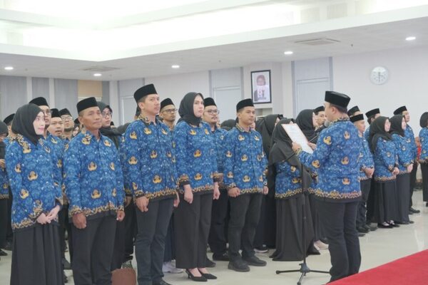 Rekto Unhas Lantik dan Ambil Sumpah 429 Pegawai Baru