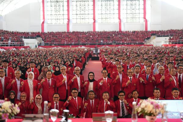 Unhas Resmi Sambut 10.418 Mahasiswa Baru di PKKMB 2025