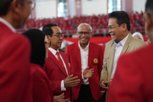 Wakil Ketua KPK RI Tanamkan Nilai Integritas Kepada Ribuan Mahasiswa Baru di PKKMB Unhas 2025