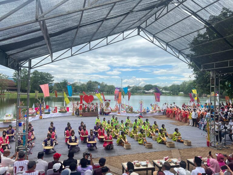 Peringati Maulid Nabi, Unhas Gelar Lomba Kaddo Minyak Spektakuler di Tepi Danau Kampus